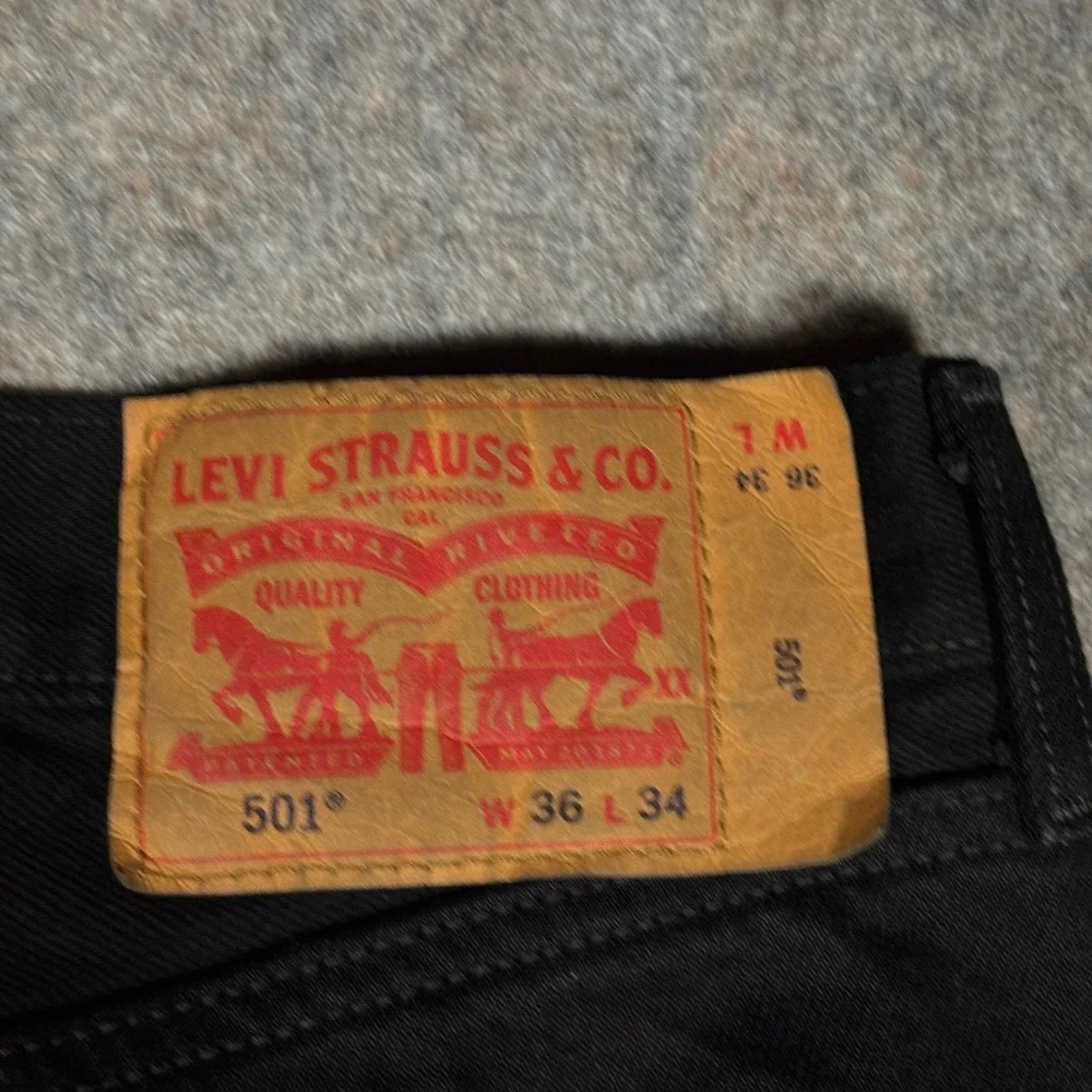 Levis 501 Original Fit Jeans Mens 36x34 Black Button Fly Straight Leg Denim